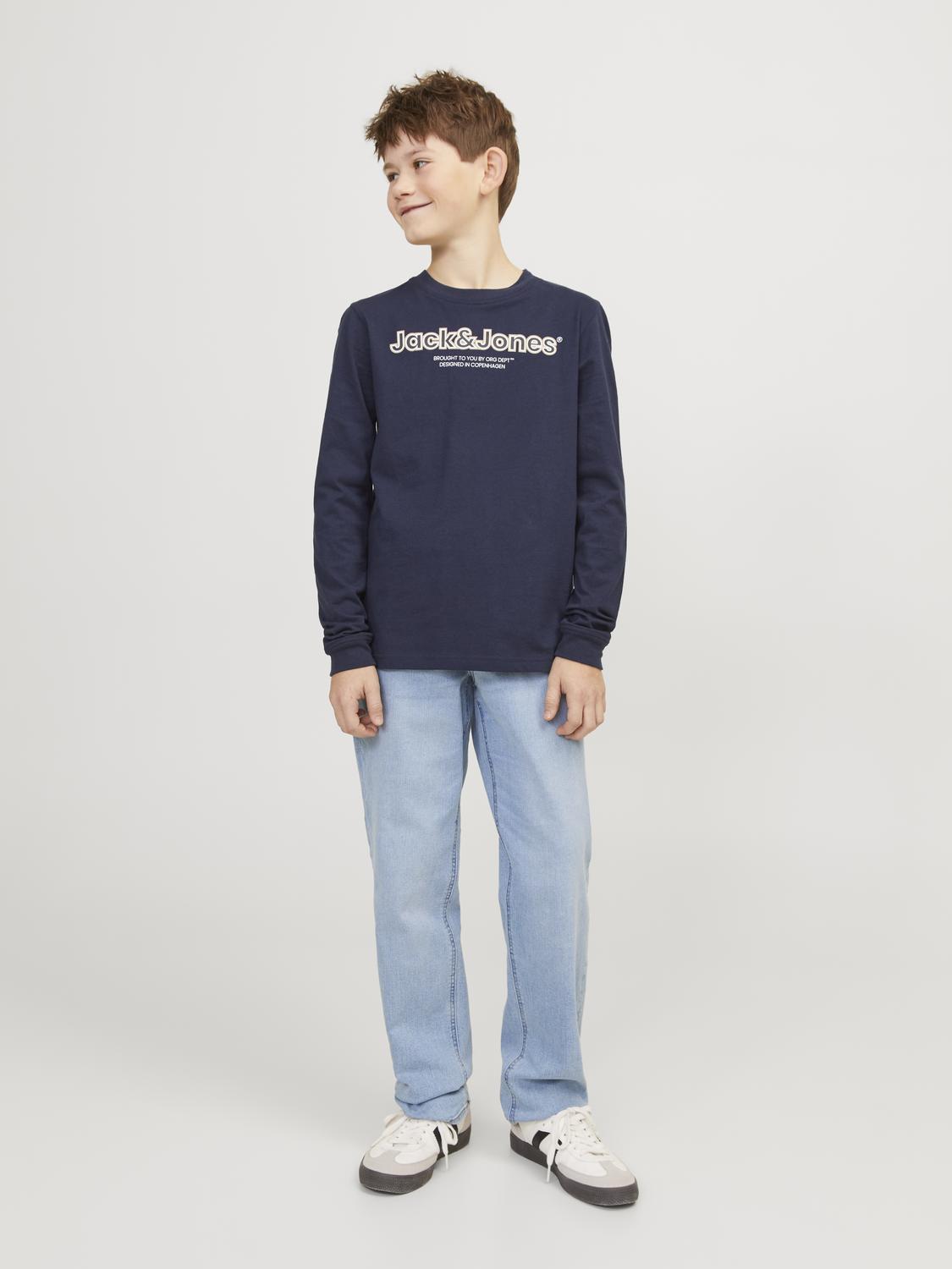 model_shot-front_full